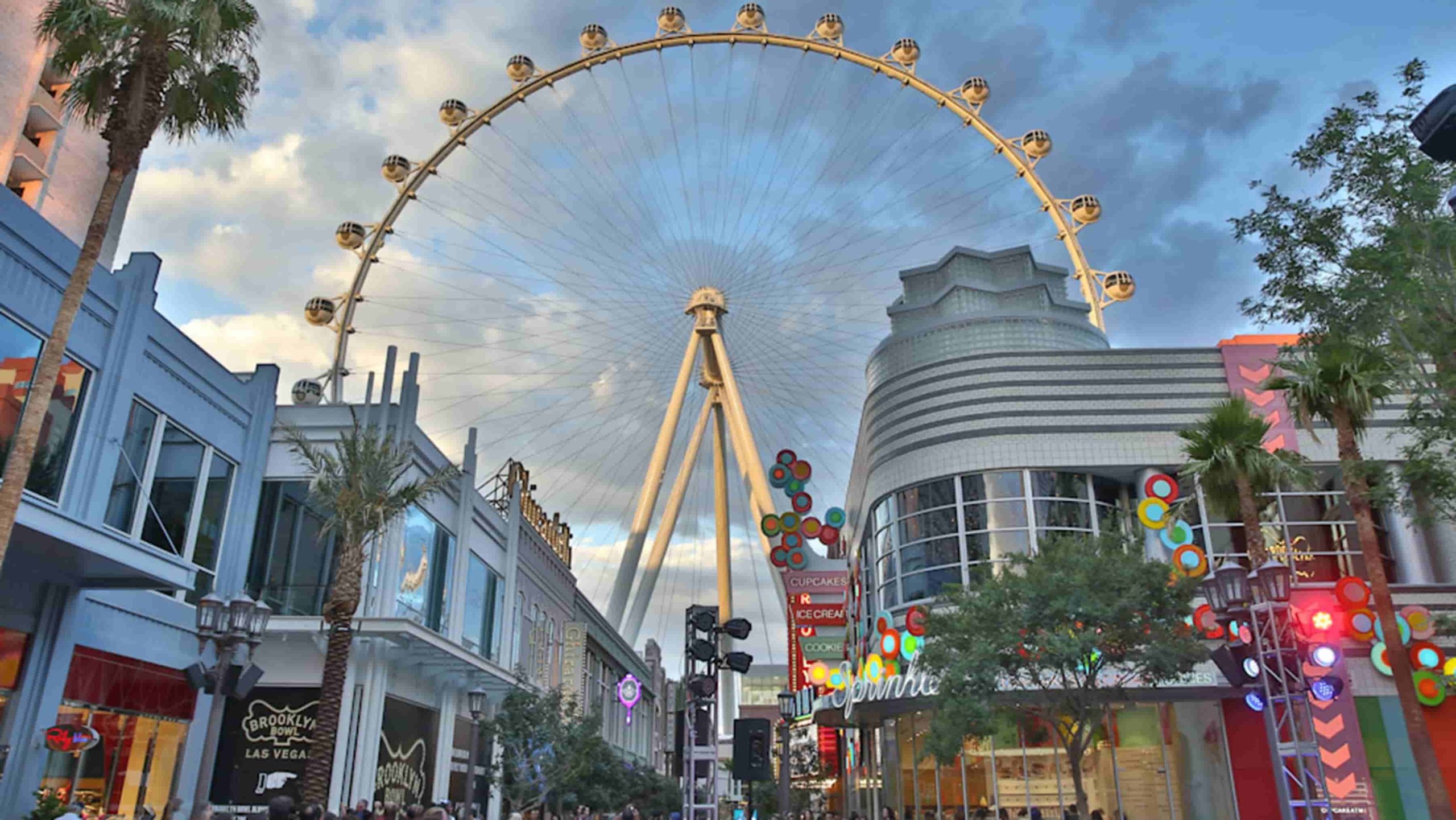 Top 10 tourist places in Las Vegas, LINQ Promenade