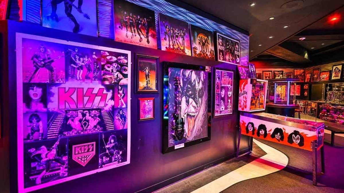Kiss World Museum in Las Vegas ≡ Museum of Selfies | Blog